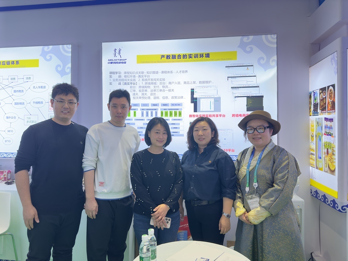 一群人站在屏幕前描述已自动生成